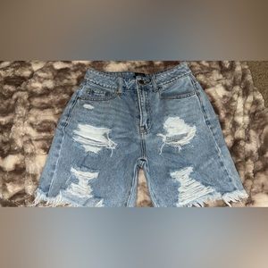 Bermuda cut denim shorts from Fashionova